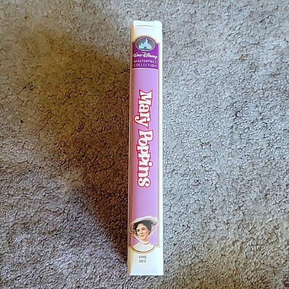 Walt Disney's Classic Mary Poppins VHS - Picture 3 of 5